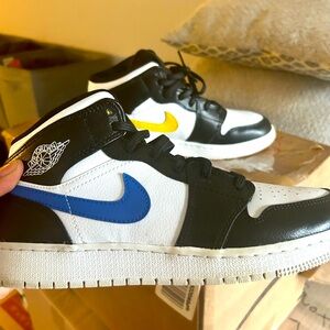 Big Kids MID top Air Jordan Ones - SIZE 6.5
